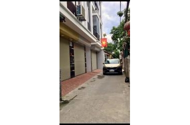 Bán nhà phố NGọc Lâm quận Long Biên-40m2-4 tầng-Lô góc-Ô tô đỗ cửa- Giá 2.9 tỷ.